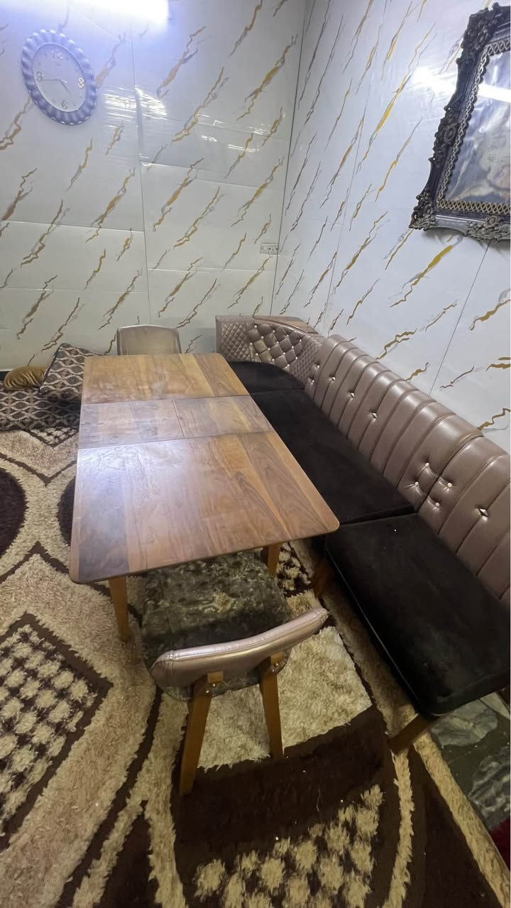 ميز طعام تركي من هوم سنتر مستعمل نظيف بي فقط كرسي مكسور التجوة مال كرسي للبيع يصير مخزن مع تكبير وتصغير مكاني حي الجهاد بغداد *********** بغداد, العراق
