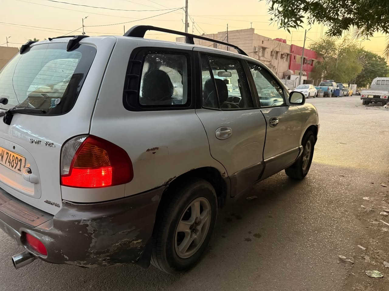 السلام عليكم 
للبيع سيارة سنتافيا ٢٠٠١ 
السيارة مصبوغة حزام رقم بغداد الجديد 
سنوية لل ٢٠٢٧ هزة جديدة السيارة بحالة جيدة و ما بيها نقص مثل ما موضح بالصور دواخلها حلوة و نضيفة و تبريد شغال مكينة ٦ سلندر ٢٧٠٠ 
مكان السيارة / ديوانية 
و يشترط المداور خلال اسبوع فقط 
للاستفسار الاتصال على الرقم 
***********
*********** ديوانية, القادسية
