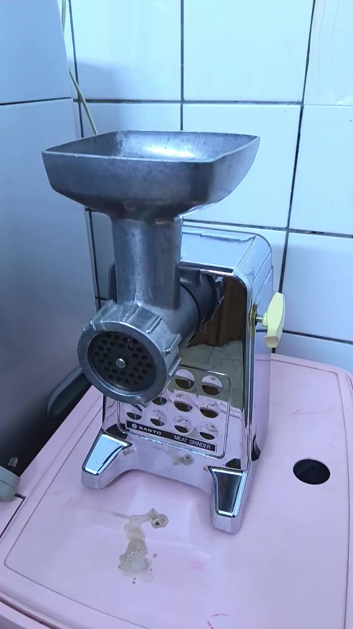 مثرامة نوع سانيو ياباني استيراد المنشأة العامة العراقية للتجارة شغالة نضيفة جدا السعر ٦٠ وبيها مجال.
 المكان البياع لا يوجد توصيل للاستفسار خاص .


**إذا كنت صاحب هذا الإعلان وتريد حذفه لأي سبب، رجاءا أرسل رسالة إلى الدعم الفني**