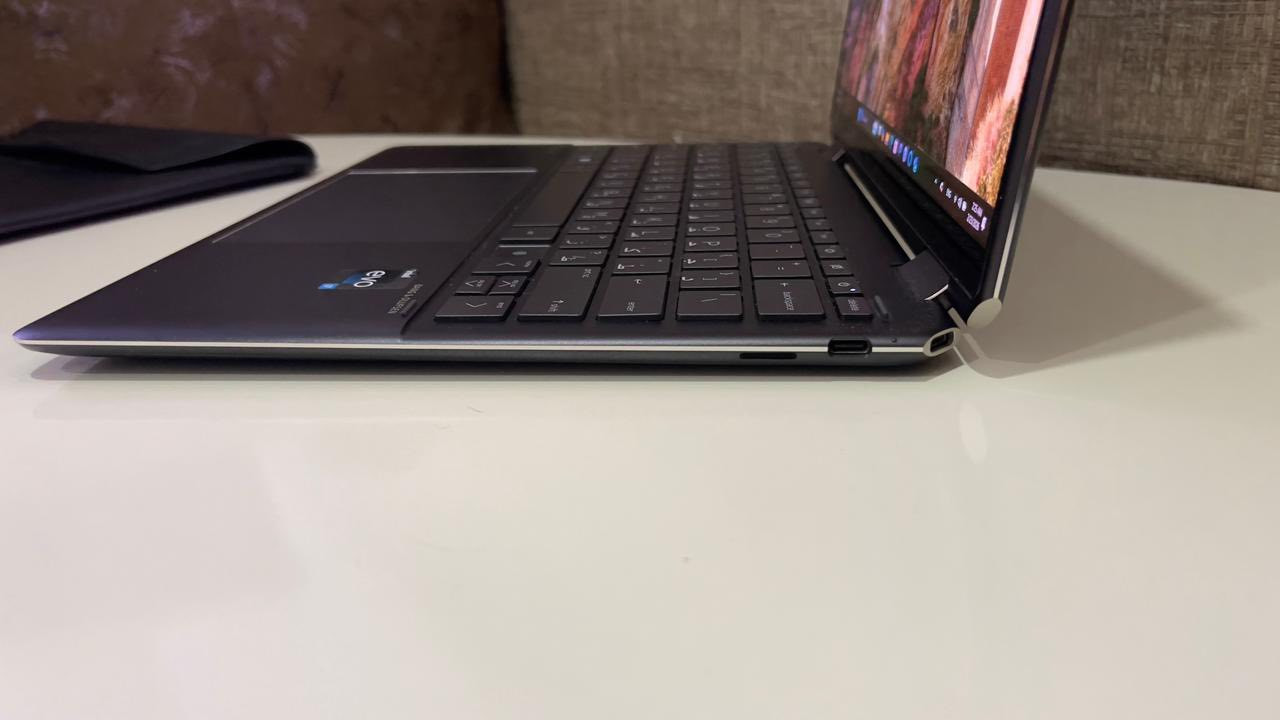 لابتوب hp spectre نظافة 100٪ لرجال الأعمال والمصممين والمهندسين
لمس وقلاب ويحتوي بصمة اصبع وبصمة وجه 

سعر الجديد مليونين وربع
للبيع بسعر مليون و680 فقط 

المواصفات

شاشة اوليد OLED حجم 14 انج 
لمس وقلاب 360
تدعم دقة لحد 3k 

المعالج:
Intel Core i7-1255U (الجيل 12)
10 أنوية – تردد يصل إلى 4.7GHz
 كرت الشاشة:
Intel Iris Xe Graphics (مدمج)
 الذاكرة (RAM):
16GB LPDDR4x 4266MHz
 التخزين:
1TB NVMe PCIe Gen4 SSD

يحتوي بصمة وجه وبصمة 

السعر 1680


**إذا كنت صاحب هذا الإعلان وتريد حذفه لأي سبب، رجاءا أرسل رسالة إلى الدعم الفني**