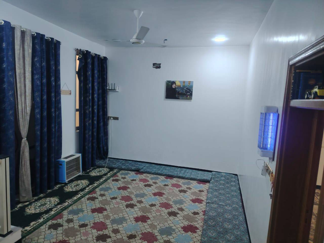 سلام عليكم ورحمه الله وبركاته دار للبيع في حي النداء المساحه 200 متر على ساحه عدد الغرف 3 بناء2025 مال بلديه حر ساحبين عليه قرض صندوق الاسكان السعر الكلي مع القرض 170 سعر النقدي 120 الاستفسار الاكثر اتصل على الرقم  ***********
