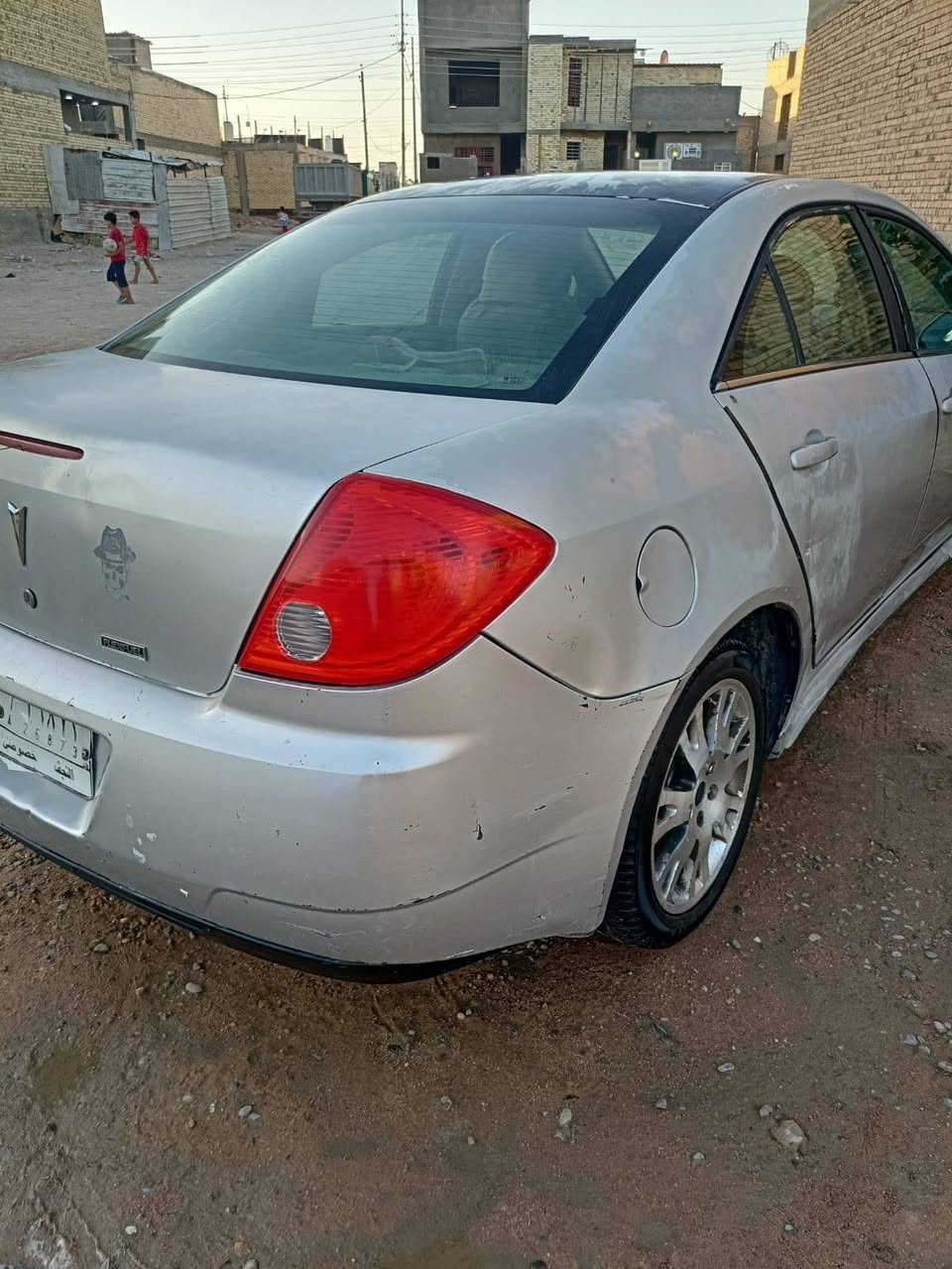 السلام عليكم ورحمة الله وبركاته من رخصة مدير الكروب عندي سياره موديل ٢٠١٠ نوع بونتياك أمريكي G6  محوره ياباني كير ومحرك كرونه اوتوماتيك حداديه جاهزه دواخل جيده كهربائيات تمام رقم نجف ألماني السعر ٢٠ ورقه قفل ***********

