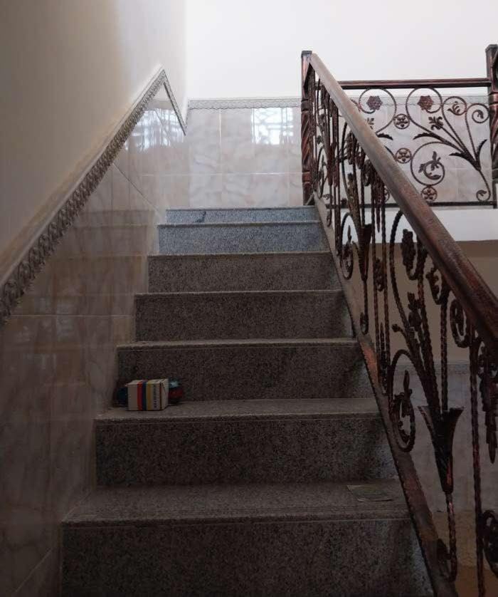 السلام عليكم يتوفر بيت للايجار في القبله حي القائم جسر المعارض 200 متر استقبال صاله مطبخ صحيات سعر 600 قفل الاستفسار واتساب***********
