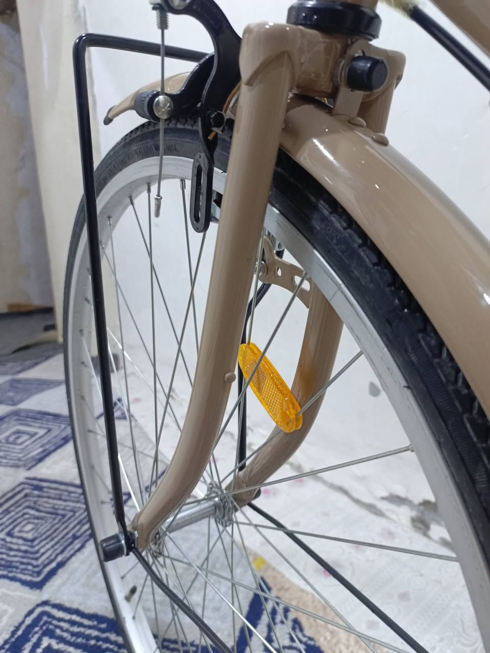 السلام عليكم بايسكل للبيع كفاله عامه بايسكل جديد موديل 2018 لون ككوي مخزن بي ضربات خفيفه جدآ نوعيه شركه كلوف ارغب شركه بايسكل باله سعر 170 وبي مجال للطيبين الرقم 🌹(***********) للتواصل واتساب 🌹
