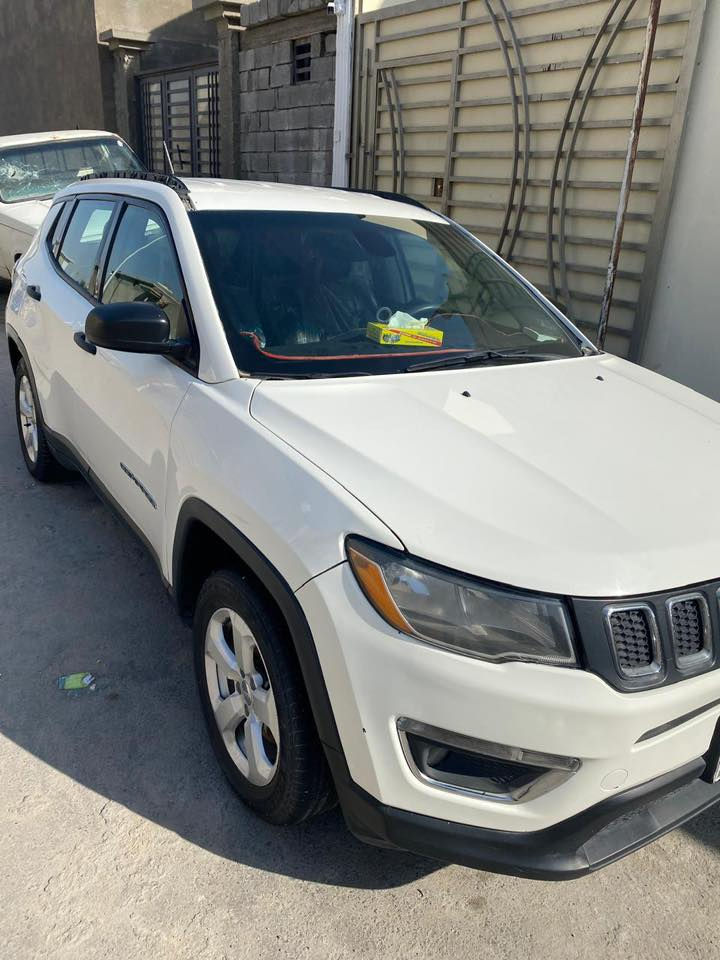 السلام عليكم
جيب كومبارس مديل ١٨  مكينه ٢٤٠٠ سيارة كلش نضيفه كير مكينه مكفولات وحداديه جديدة  
حادثها مال امريكا خفيف  وبيها هنا بالعراق طخات 
رقم بصرة الجديد مكان السيارة بصرة زبير 
السعر 120 وبيها مجال 
***********
