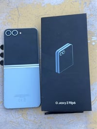 سامسونك Z Flip 6 ذاكره 256 عشوائيه 12 كامل ملحقات الجهاز نظيف جدا لون ...