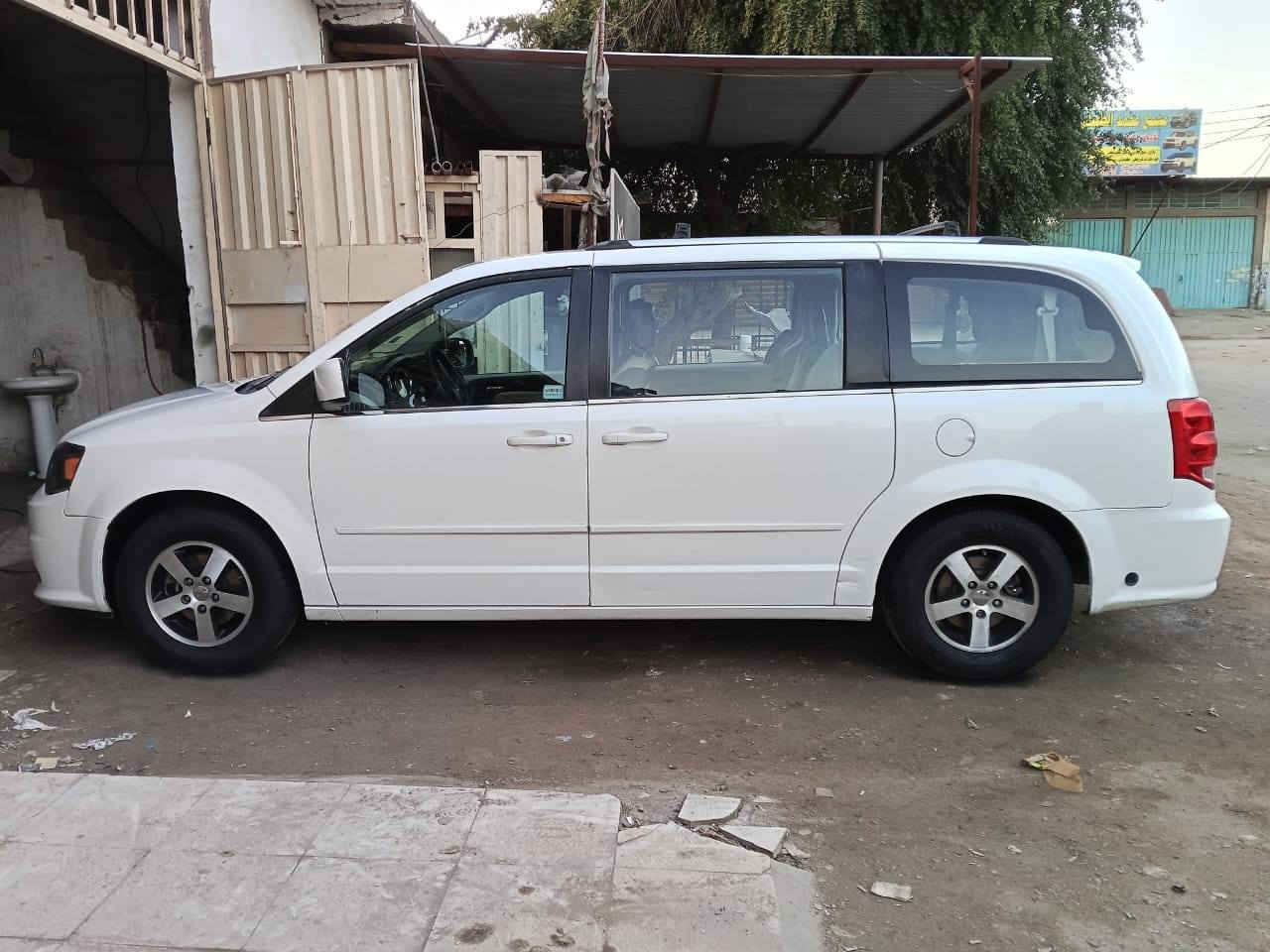 يا الله سلام عليكم دوج كرفان مديل ٢٠١١ سبعه راكب السياره فول مواصفات حادثه جاملق وبند بدون دواخل ولا أرباك مكينه ٣٦٠نفس الجارجر برغي نقص ما بيهه رقم كربلاء إنكليزي تحويل السعر ١٢٥يهه مجال اتصال ***********
