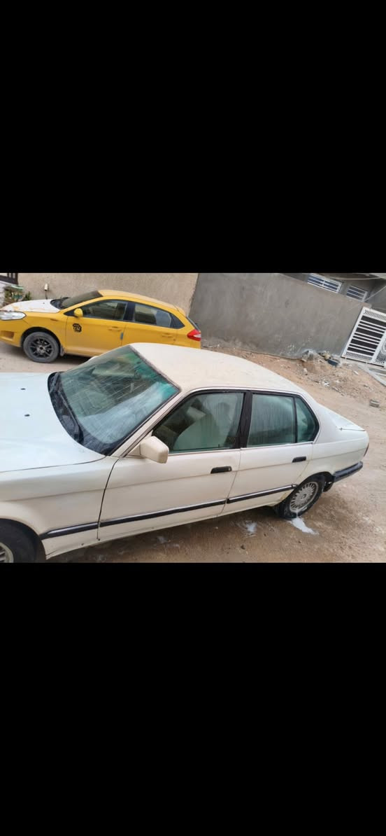 السلام عليكم بي ام دبليو 1990 رقم بابل نكليزي مباشر عقد مروري صاعده هزه قبل شهرين مكينه وكير راس ثور مكفول من كلشي سعر 28 وبيه مجال عنون كربلاء كنطره السلام *********** * نقص حداديه فقط
