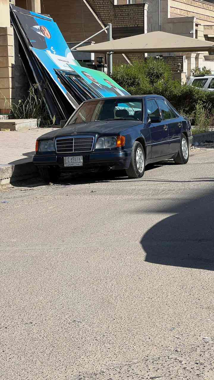 مرسيدس بيبي شبح موديل 1992
محرك بلادي 320ابوالخراطيم
كحلي بفداد سنوية مجددة بأسمي 
تبريد شغال ميكانيك مضبوط 
كاميرا 
مجرد جرادي البنيد والصندوق رايده ب65ورقةوبيهة مجال قليل.موبايل ***********
