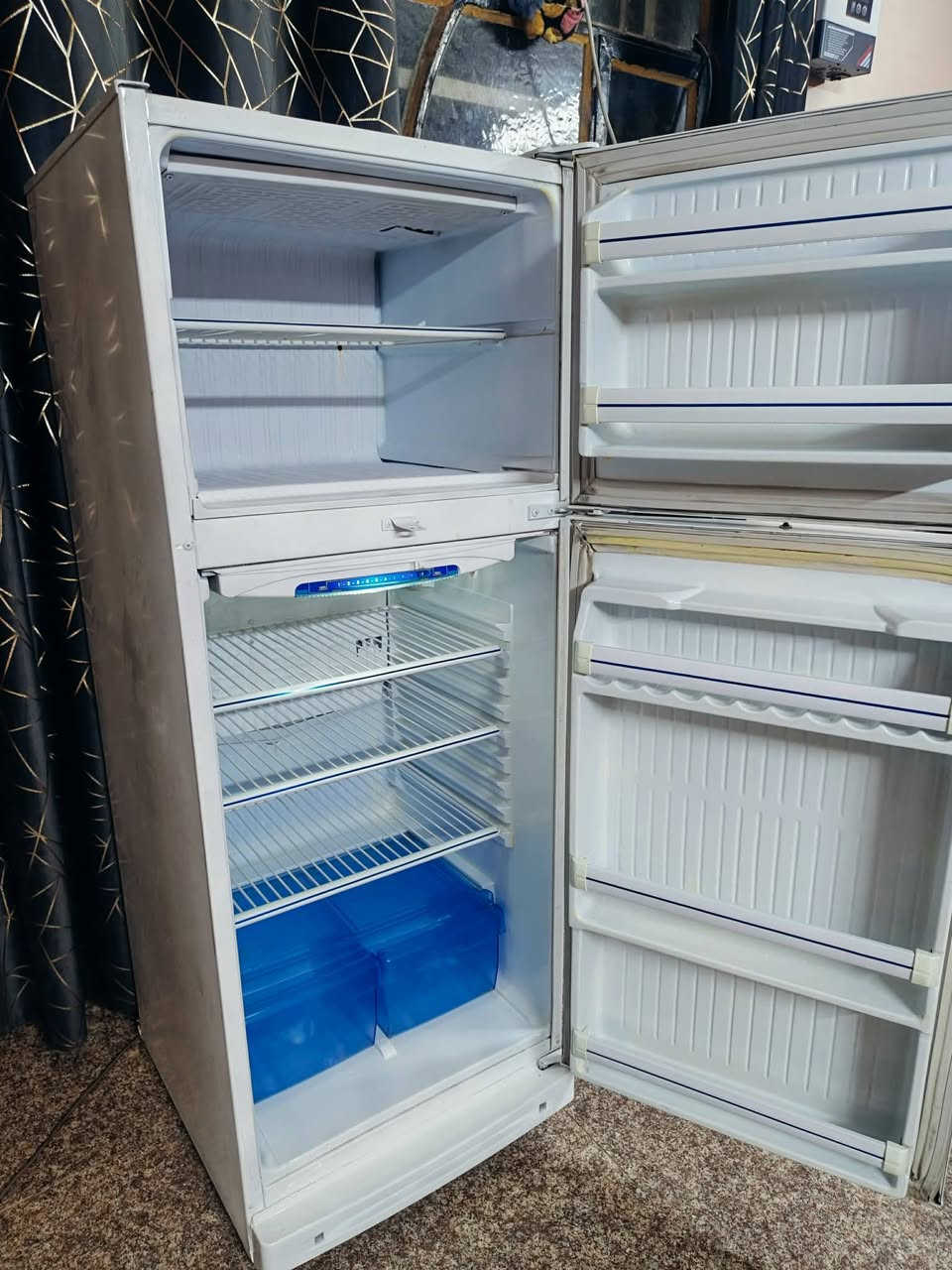 ثلاجة ماركة (كونكورد لبنانية باب اول ) مضلع بواري نحاس فريز خارجي نضام تجميد وبيها جهاز حمايه من الشركة ارقه ثلاجه حجم (14) قدم  تجميد درجة اولئ نضافه 90 بالمية داخل نضيف فول مال بيت ضمان اسبوع شرط التجميد السعر مع  التوصيل  ( 250) داخل بغداد حصرا متوفر توصيل كل مناطق بغدادد


**إذا كنت صاحب هذا الإعلان وتريد حذفه لأي سبب، رجاءا أرسل رسالة إلى الدعم الفني**