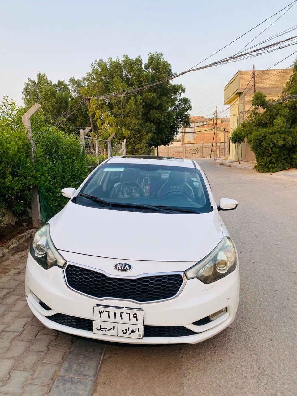 سلام عليكم 
سيراتوا موديل 2014 فول مواصفات مكفوله عدا بارد قليل بالباب السيارة جاهزة من كلشي مكانها نجف 
للتواصل ***********
سعرها 136
