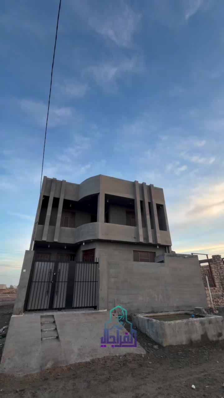 السلام عليكم
نموذج رقم (187) 

🏡 دار للبيع في الرمادي – 7 كيلو / 13 ألف  

🔹 المساحة الكلية: 200 متر (طابو صرف)  
🔹 الدار: طابقين – بناء بلوك – زيرو (غير مسكون)  
🔹 الواجهة: على شارع عرض 10 متر  

✨ تفاصيل الطابق الأرضي:  
- غرفتين نوم  
- ديوان  
- صالة  
- مطبخ  
- حمام  
- مناور عدد 2  
- كراج سيارة  

✨ تفاصيل الطابق الثاني:  
- غرفتين نوم  
- صالة  
- حمام + صحيات  

💰 السعر: 85 مليون دينار (قابل للتفاوض)  

📞 للاستفسار والمشاهدة يرجى التواصل على الخاص

_____________________________
كذالك يوجد مشتملات وبيوت وقطع اراضي في جميع مناطق الرمادي وضواحيها 
______________________________
للاستفسار زيارة موقعنا الكائن الرمادي التأميم شارع النخيل 
(عقارات احمد الفراجي )
يمكنكم مشاهدة كافة العروض على برامج التواصل الاجتماعي فيس بوك انستكرام تيك توك بأسم عقارات احمد الفراجي 
او الاتصال على الارقام التاليه 
***********
***********
0751 977 3215
0781 163 4469
#اكسبلور #العراق #الانبار #الشعب_الصيني_ماله_حل😂😂 #عقارات
