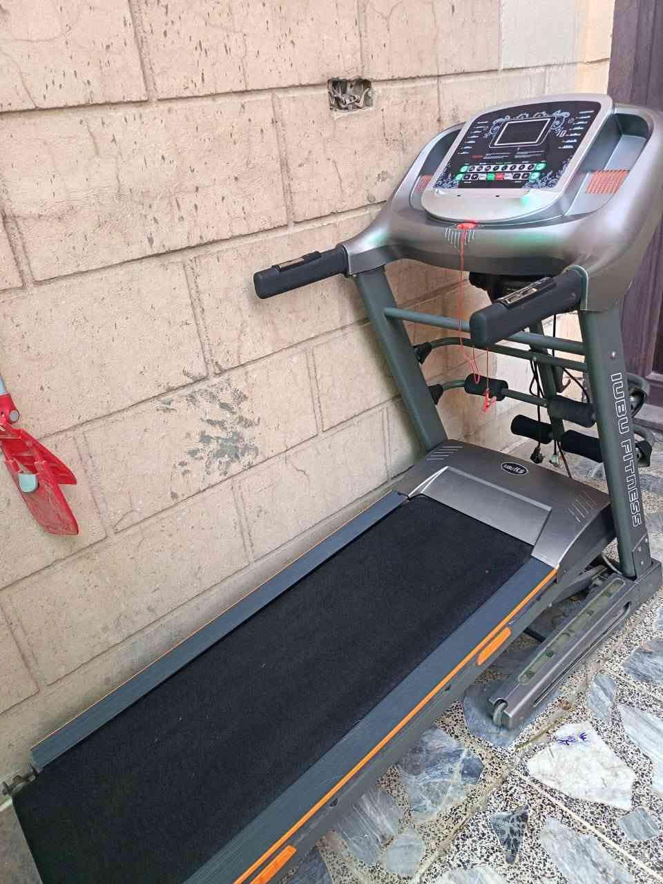 مرحبا.. جهاز جري جدا نظيف الحجم الكبير جهاز شغال ..وكلشي مابي .. مكاني الكاظمية جكوك  السعر 200 الف. وبي مجال بسيط. .رقم الهاتف بب واتساب ... ***********
