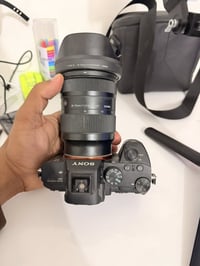 سوني a7lll  اي سفن مارك ثري مع عدسة 28-70  ملاحظة الشخط في العدسة ممأث...