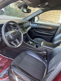 جيب  كراند شيروكي اللون ماروني 2024   الحادث موجود بالمنشور قبغ جنطه و...