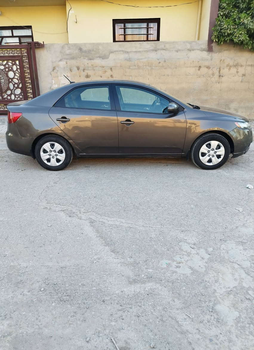 السلام عليكم...
فورتي للبيع موديل ٢٠١٣ وارد امريكي 
رقم ديالى
مكينة ٢٠٠٠ دوش
مكينة كير خير من الله
مواصفات نصف فول
ضررها جاملغ خلفي صبغ مع حافة الباب الخلفي 
بارد الباب الخلفي موضح بالصورة
السعر ٩٥ $ 
العنوان ديالى المقدادية
***********
