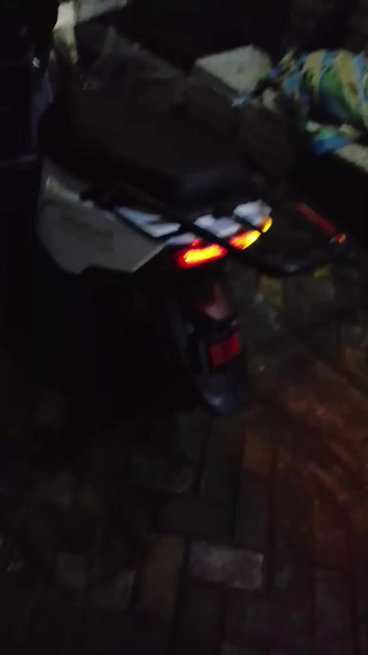 للبيع دراجه شحن بغداد مدينه الصدر نقصها بس بريك بس الامامي يشتغل كهربائيات شغاله نظه السعر ب 450 رقم ***********
