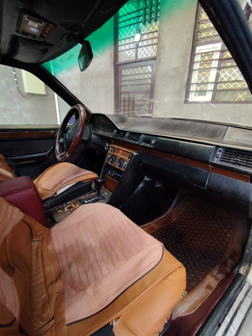 سلام عليكم مارسيدس للبيع مديل 1992 محور ففيتي كير ومحرك جدد مثل ماواضح امامك
سعرها 40 وبيها مجال (ملاحضه) السياره بيها قاصر ل 2028
***********  مكان ديالى كنعان
