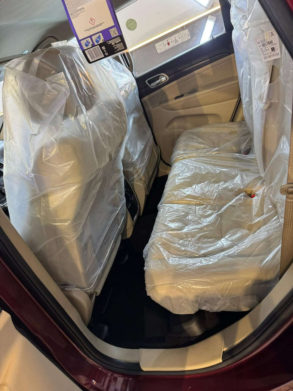 السلام عليكم جيب لاريدو موديل ٢٠٢١حادثها نص بنيد وجاملغ جهة السايق رقم بغداد سياره محرك مبدله قبل شهر بلكارتون زيرو يجي بصندوق صدر جديد جاهزه من كلشي مسويلهه حمام ونانو قبل يومين 
مواصفات بصمه كرسي كهرباء تحكم استيرن 
رادر تشغيل عن بعد توقف ذاتي تحويل ثاني يوم 
السعر ٢٣٠ ورقة رقم ***********
