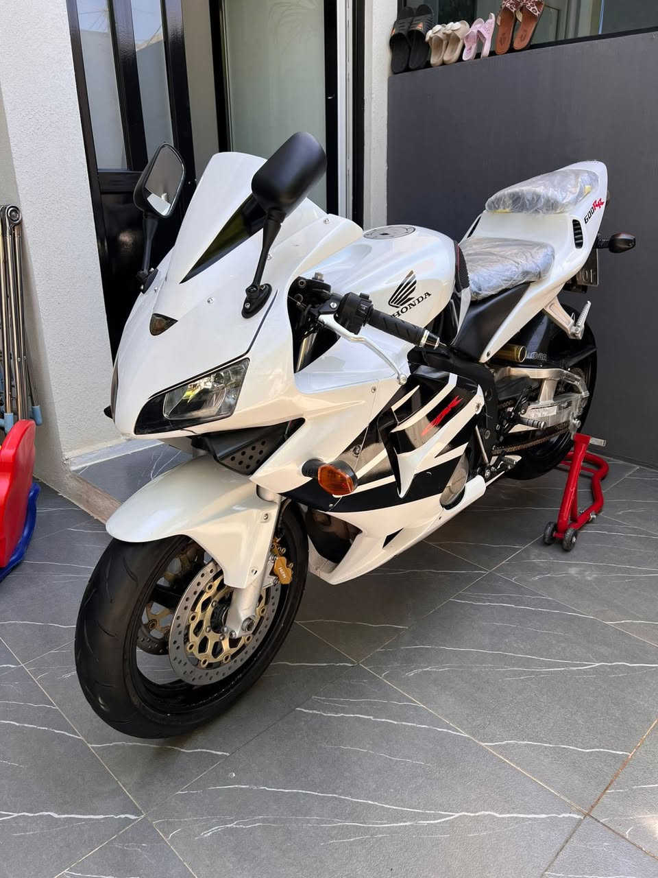 سلام و عليكم
Cbr 600 Rr للبيع✅

موديل 2004

مكفوله كفاله عامه كير مكينه كفرات 

جديده الى درجه الدراجه بلحقيقى احلى منل صور عليهه ادامه كامله من دهن و تايرات و بلكات 

(مكان الدراجه سليمانيه)

سعرهه 34 و بيهه مجال للطيبين ❤️

   (***********)

