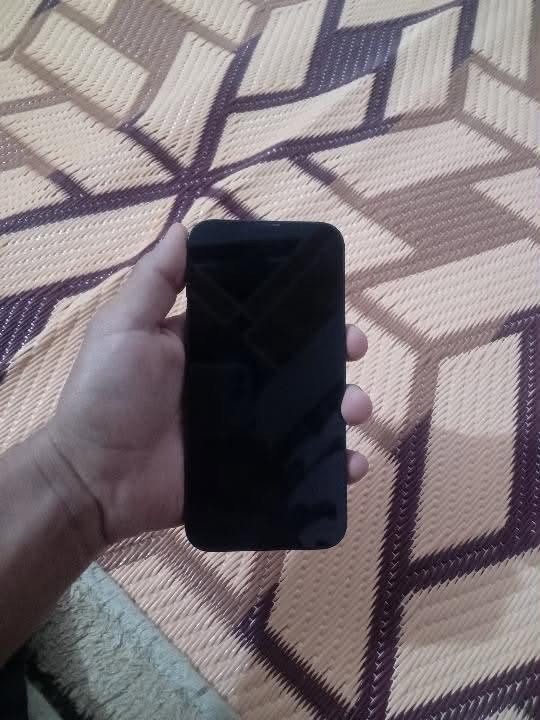 السلام عليكم ايفون للبيع
١٣عادي البطاريه٨٣
كلشي ما مبدل بي 
اخو الجديد تجي تفحصه وشوفه

السعر وتساب  ***********
