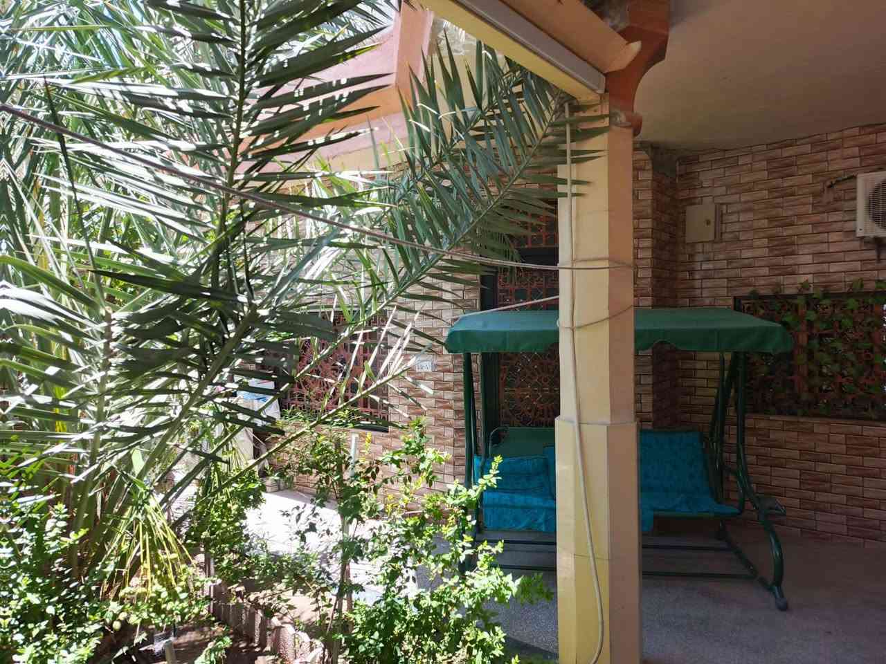 منزل في حي المهندسين ٢٠٠ متر طابقين ٥ غرف منام الطابق الاول بلوك والطابق الثاني  سعر ٣٣٠ وبي مجال للاستفسار ***********
