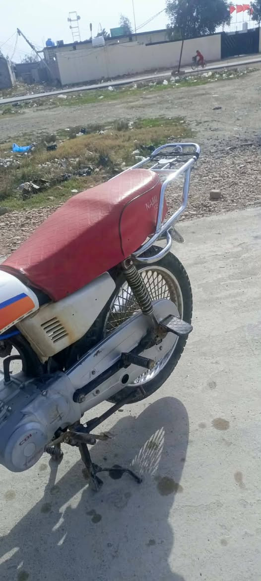 السلام عليكم عيني شباب هاي دراجه للبيع دراجه كامله مكمله دراجه حلوه ونظيفه تجي تشغل  وتطلع السعر 275 وبيها مجال خاص موجود وهذا رقمي *********** المكان بعقوبة دور معسكر سعد
