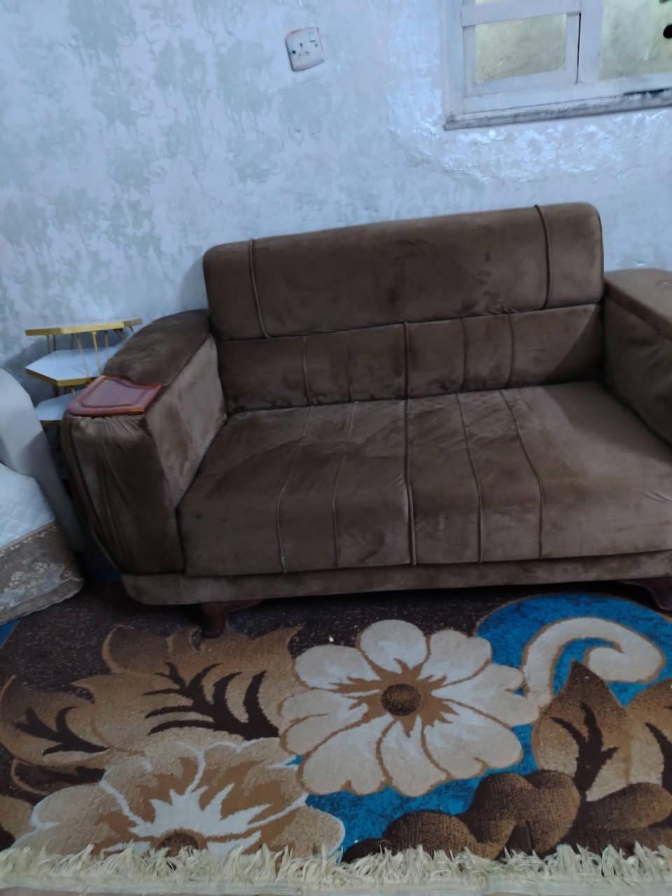 تخم عشر مقاعد جديد قبل اسبوع أخذته اريد ابيعه لغرض السفر بغداد حي العامل للتواصل ***********
