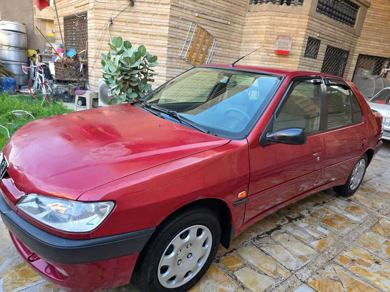 السلام عليكم. بيجو 360 موديل 2001
بدون صبغ عده الدوسه جوه الباب 

مرقمه جاهزه من كلشي 

مكان السيارة بغداد السيدية 

السعر 40 ورقه

للاستفسار الاتصال على

***********
