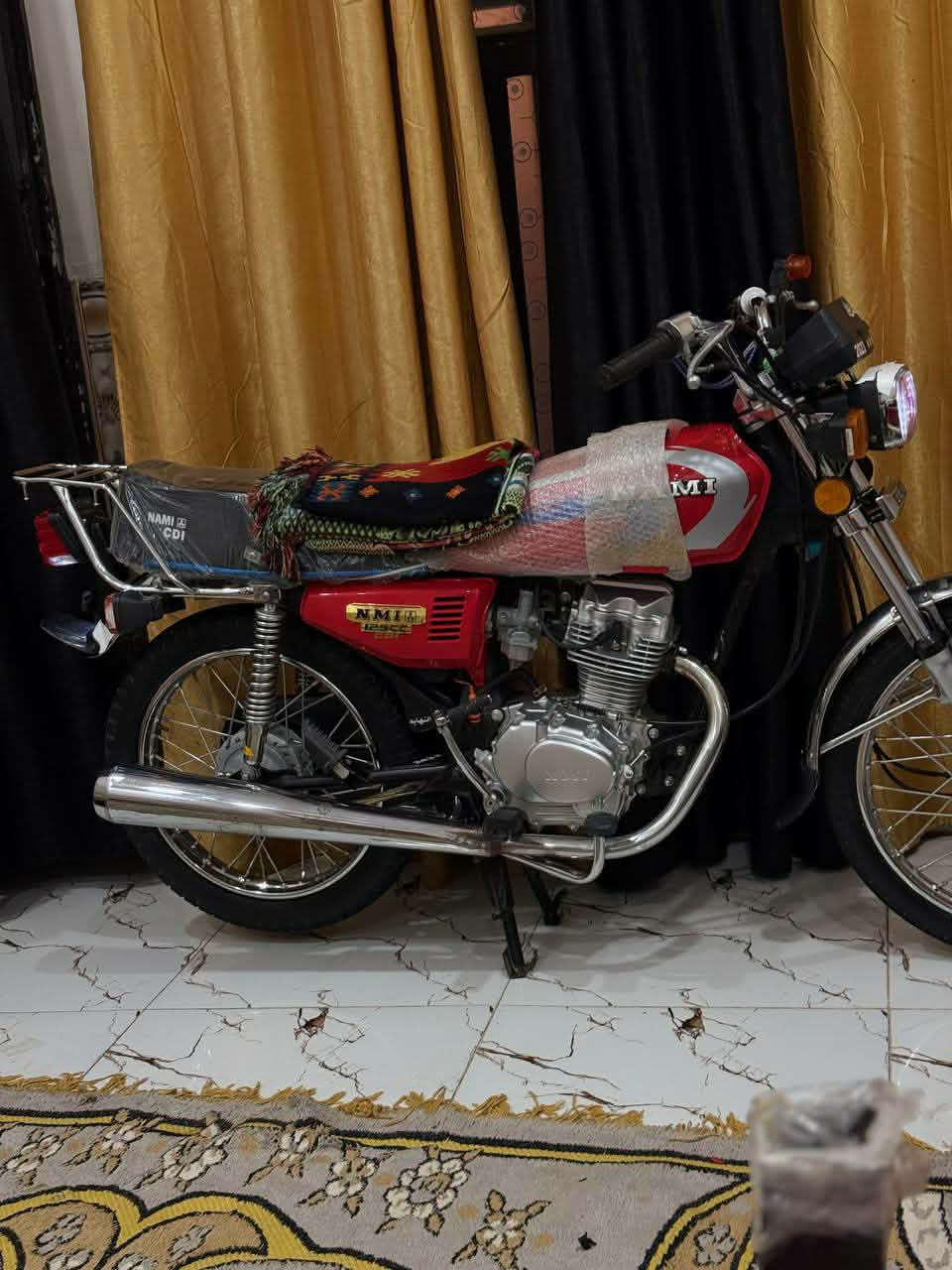 سلام عليكم للبيع نامهةة تعمير كله 26 شاصي نامه 18 
اوراق 7 مكان حله محاويل علي ابن الحسين 
‏‪هـ 0785 721 5754‬‏
