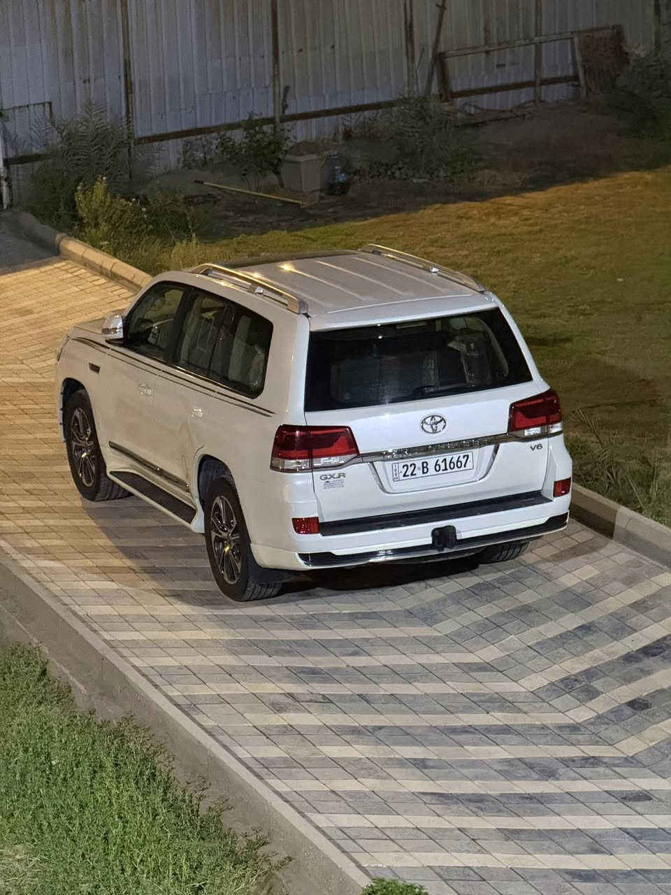 السلام عليكم ورحمة الله وبركاته  
لاندكروز 2020 
شركات ماشيه 100,000KM 
مكفوله كفاله عامه عده تكحيل صغير باب السايق 
السعر( 535)

مكان ناصريه مركز    رقم تليفون ***********
