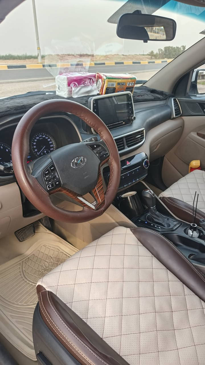 السلام عليكم
توسان 2019 وراد خليجي
رقم بغداد باسمي
تبريد قطعتين 
لايت خمس عدسات 
شاشه وسطيه
كامره اماميه خلفيه
تلاجه
كشنات كهربائية
سياره كلش نضيفه استخدام شخصي 
سياره مكفوله فقط الموضح في السونار 
السعر 180 ورقه وبي مجال 
***********
