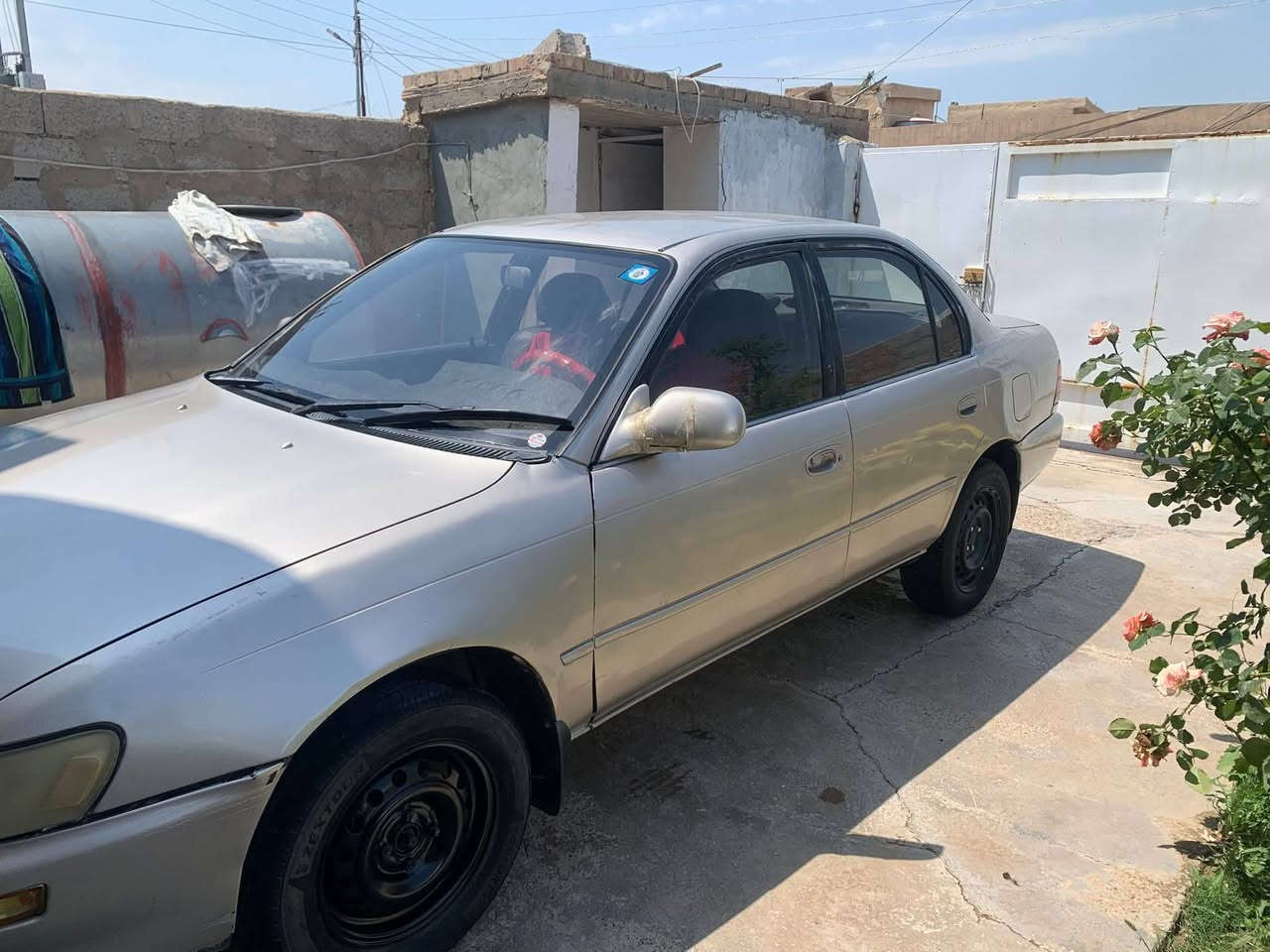 السلام عليكم ورحمة الله وبركاته
سياره كورلا 1992
تخم تايرات جديد 
صدر نضيف 
جوم كهربائي 
اللون ذهبي
السياره نقص تبريد اوتدفه
أضرار بسيطه 
السياره باسمي تحويل مباشر
رقم صلاح الدين الأليف (ألماني)
السعر ٤٥ وبيها مجال حك جيتك 
رقم الهاتف /***********
ومتواجد على الفيس بوك وحياكم الله
