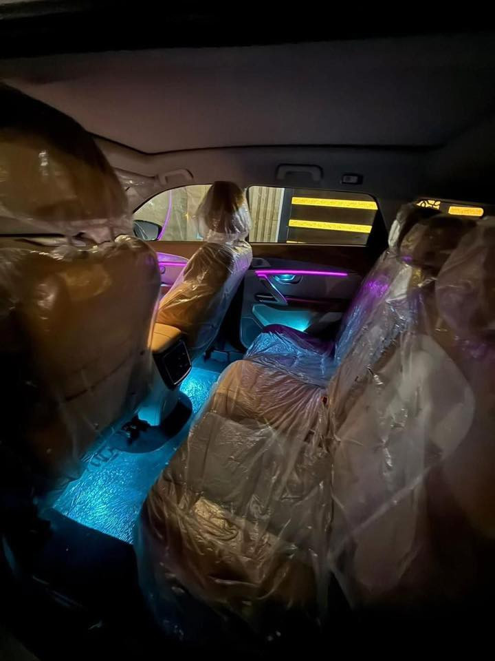 🚗 للبيع ومراوس بجيب 2023 /2024– Jetour X70 Plus لكجري 2025 🚗

(السيارة كفالة عامة على وضع الشركة )
🔥 سيارة جديدة – فخامة + قوة + راحة 🔥
📍 الموديل: 2025
📍 اللون: أبيض 🤍
📍 الممشى: 42.000كم فقط
📍 الحالة: ممتازة جداً (استعمال خفيف)
📍 الضمان: شركة هارلم (ساري)
✨ المواصفات الكاملة:
🔹 المحرك:
1.6 لتر تيربو
4 سلندر
قوة 197 حصان 💪
قير أوتوماتيك 7 سرعات (DCT)
🔹 الدفع: أمامي (FWD)
🔹 صرفية الوقود: اقتصادية
🛋️ الداخلية (Luxury):
مقاعد جلد فاخرة
تحكم كهربائي + تدفئة وتبريد
شاشة عدادات رقمية
شاشة وسطية كبيرة
نظام صوتي عالي الجودة 🎵
إضاءة داخلية محيطية
📱 التكنولوجيا:
Apple CarPlay + Android Auto
نظام ملاحة GPS

مفتاح ذكي (Smart Key)
🛡️ أنظمة الأمان:
كاميرات 360 درجة 📷
حساسات أمامية وخلفية
نظام الثبات الإلكتروني (ESP)
ABS + EBD
وسائد هوائية متعددة
🌟 مميزات إضافية:
سقف بانوراما 🌤️
باب خلفي كهربائي
جنوط رياضية
مكيف أوتوماتيك مزدوج
💰 السعر: 175$ بيهة مجال
📞 للتواصل:واتساب *********** / اتصال ***********
🔥 ملاحظة: السيارة نظيفة جداً، استعمال شخصي، جاهزة للفحص بأي مكان 🔥
