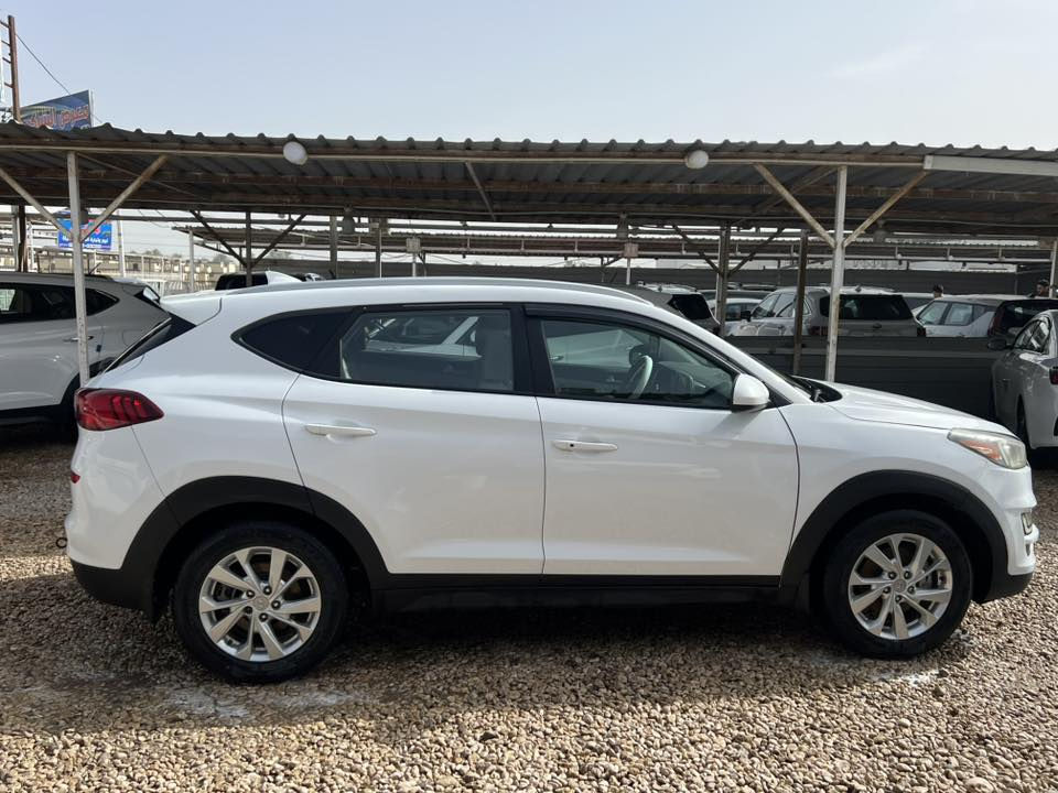 للبيع توكسان 2021 امريكي بصمه كشن كهرباء رادرات رقم بابل انكليزي ماشيه ٥٧ الف محرك مامفتوح بلاد السياره حادثه جاملغ وبنيد بدون شواصي وبيه قبق جنطه مفتوح السونار يطلعه مبدل ليبل نفسه يعني ٣ قطع تبديل اصلي السياره جديده وجاهزه السعر ١٦٣ ومجال كلش بسيط سونار وصور الحادث  بالمنشور اتصال ***********مكانه بابل معرض الوطن لتجارة السيارات الحديثة طريق حله - نجف الفرع الاول
