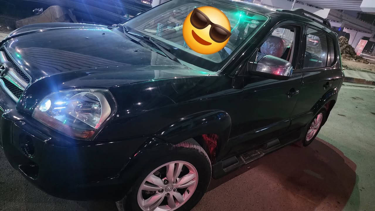 السلام عليكم 
توسان موديل ٩ خليجي 
رقم اربيل بأسمي
بيها جاملغ عكس السايق صبغ بدون دواخل ولا فتح 
مكينة ٢٠٠٠ دوش المرغوب  بدون لا صرف ولا تبخير 
صدر امامي خلفي  جديد 
تخم تاير جديد 
نظافة الكشر ٩٠ %
وتاخذ تراي وين ما يعجبك السيارة نشطة و الحمد لله
السعر ١١٨ وبيه مجال بسيط 
مكاني بغداد الدورة 
***********
