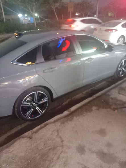 السلام عليكم
هوندا اكورد
 سبورت هايبرد موديل ٢٤
رقم بغداد ترقيم جدبد
محرك الفين فتحه بصمه بصمة ابواب
راداد أمامي
نقطه عمياء بالمري
كشن أمامي كهرباء
ماشيه ٩ونص ميل بعدها جديده كلش
حادثها جاملغ أمامي وقليل بالباب
لا لغد لا شاصي
حتى الدعاميه الاماميه بلادي ربع صبغ
لون مميز سمنتي
التواصل هاتف واتساب
***********
تحياتي للجميع
