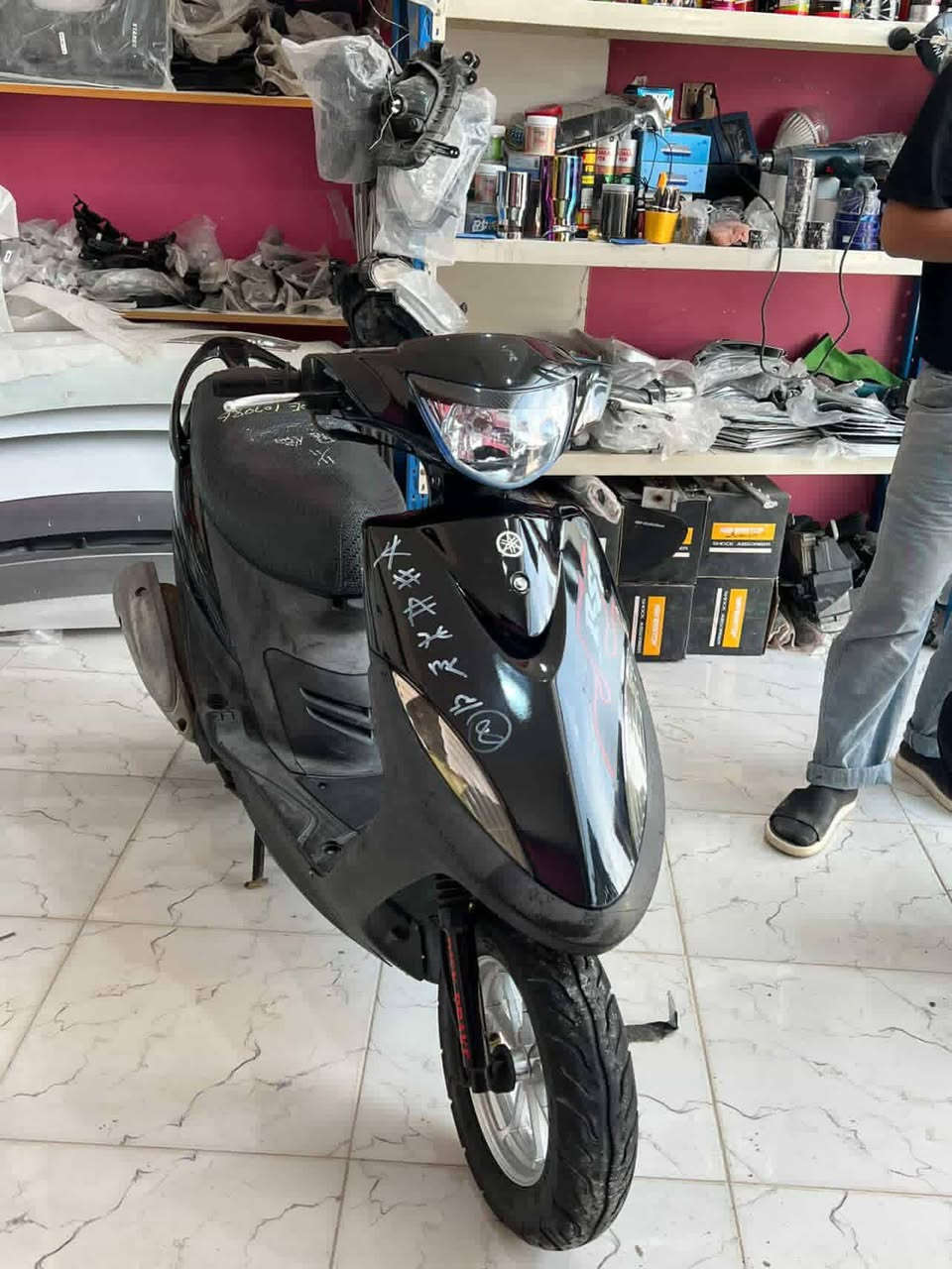 السلام عليكم
ماكس عدله للبيع 
الدراجه مكفوله كفاله عامه توه طالعه من الحاويه 
بيها نقص واحد 
خيال اصيل 
مكينه بلاديه 49 شرط شلعه و معدل 
الدراجه تاخذها ما تصرف عليه شي بس بانزين 
دشبول رياضي 
ماشيه قليلل كلش 
دبل امامي شغال 
دبل خلفي 
كفرات حلوه 
مكينه حلوه 
كلاچات بلادي 
ويل و تاير جديد 
ويل rpm 
بريك ممتاز 
كشن رياضي ماتن 
لايت و اشاير بلاديات 
الدراجه من الطول للطول بلاديه حاويه 
مكاني بصره قضاء المدينه 
للتواصل  ***********
سعر حلوه خابر و تتدلل
