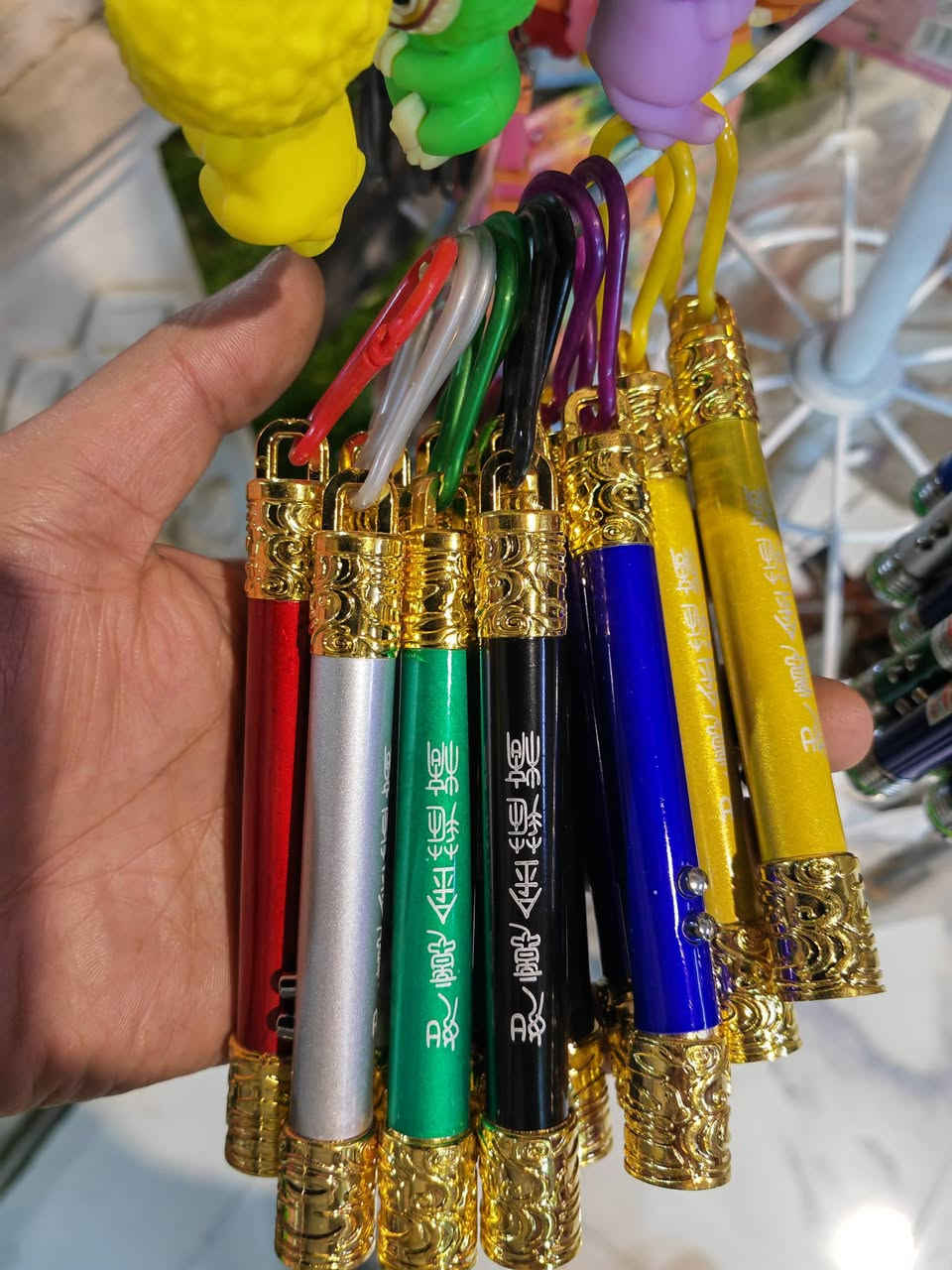 #جديدنا 
#مكتبة ن والقلم✍💼
#زورونا 🥳🥳🥳🥳
#المكان مجمع نخبة بسماية الطبي 
#هدايا ألعاب لوازم دراسية طباعة كبس هويات حجوزات الكترونية 
***********📞 للحجز والتواصل
سعر القطعة 1000 دينار.
