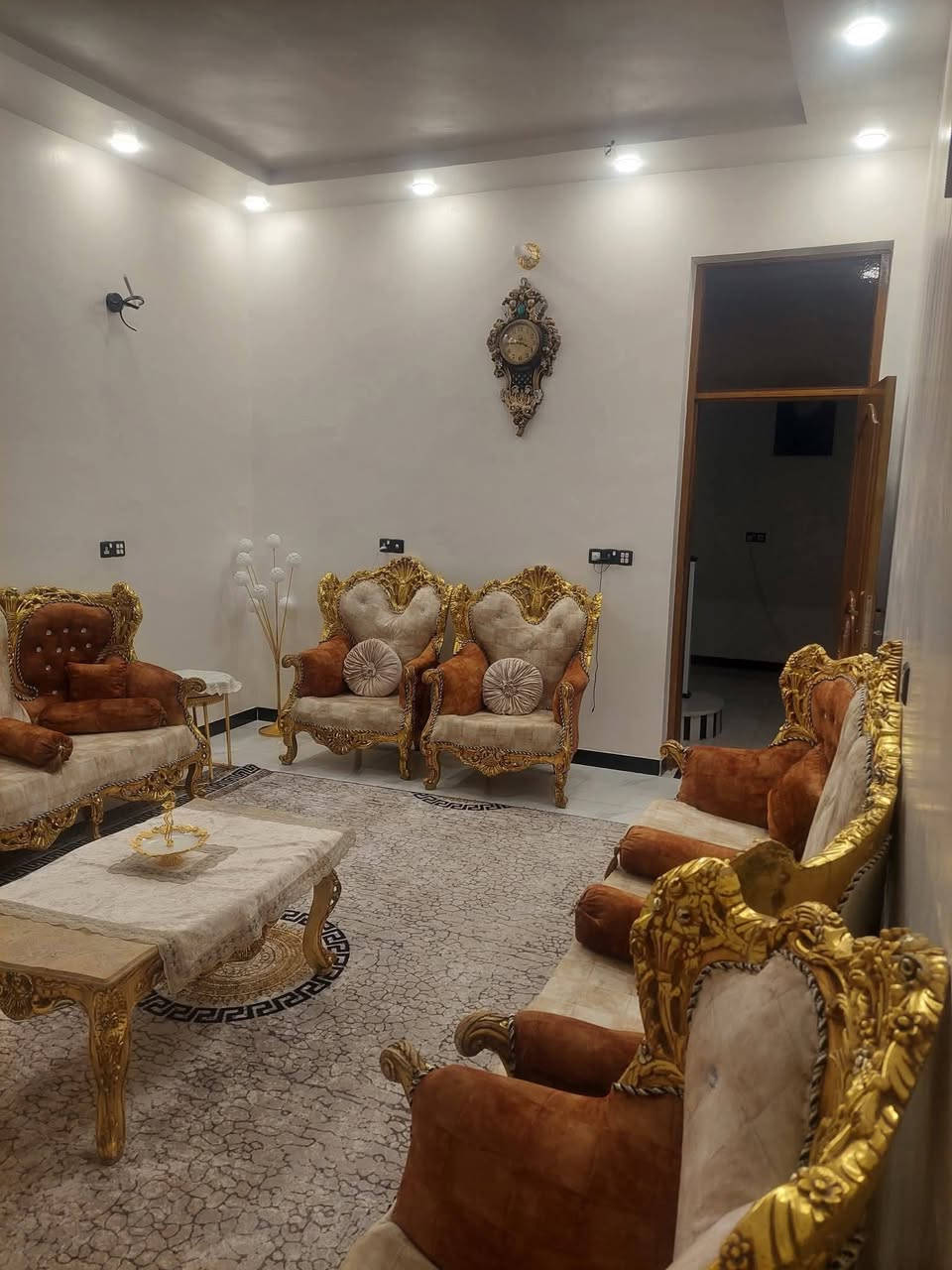 🏡دار للــبــــيـــع حـي الجمعـــيات منطقــــة               حجي حســــن  الأولى المسيجـــه
دار للبيع الجمعيات منطقة الحاج حسن الأولى لمسيجة  🛑 قــــرب الفلا    🏰       🛑

        

🏠المساحه (200)متر10x20يتكون الطابق الارضي 🏠

         🔥موقع ممتاز جدا  شارع10🔥

  🏘️غرفتين نوم 5×4وربع_صاله 9ونص .                 استقبال 4×6بيتونه_  🏘️

مناور عدد 2.       متر ونص في 3

        🏘️مطبخ 5ونص ×3ونص +حار متر ونص 🏘️  🏘️

        🚽صحيات داخليه 2ونص×3 

        🛁 صحيات خارجية 1ونص

     🛑للاستفسار مراسلةعلى واتساب

        (📲*********** اتصال او واتساب 

 علما يسلم الدار  خلال  فترة عشرة ايام. 
السعر 130وبي مجال
