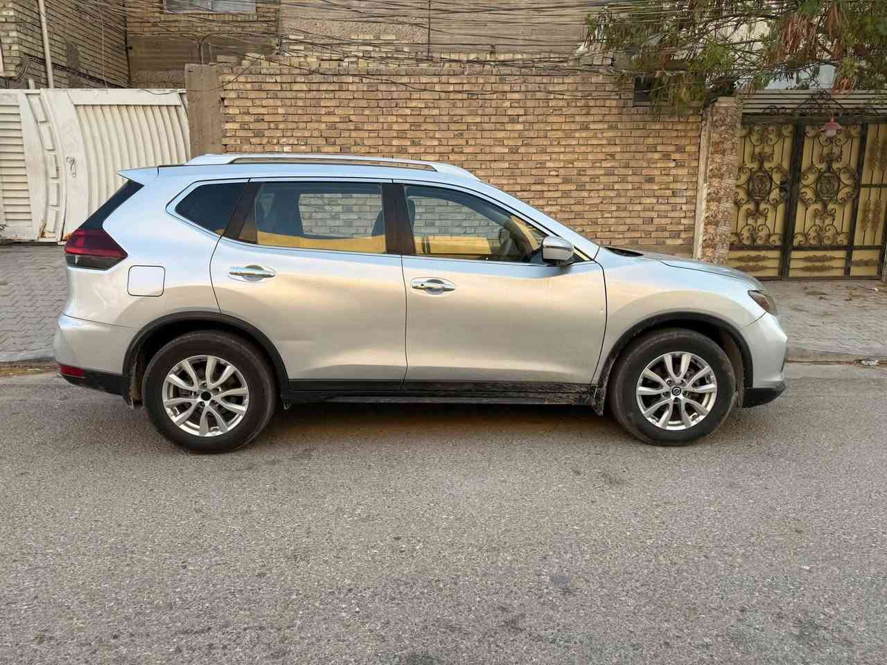 السلام عليكم
نيسان روك ٢٠١٨ للبيع

رقم بابل

فئة sv

٤ كامرات محيطية

رادار مانع اصطدام امامي

تبريد قطعتين

جنطة كهرباء

شاشة اندرويد اوتو  و ابل كاربلي

تدفئة كشنات و ستيرن

محرك ٢٥٠٠ تنفس طبيعي اقتصادي جدا

ماشية ١١٣ الف كيلومتر قابلة للزيادة

حادثها بنيد و و شوية جاملغ جهة الصدر  مصلح و مصبوغ

محرك كير مكفولات ما بيهن اي نقص او عيب

دواخلها نظيفة

بيها نواقص بسيطة لعدم التفرغ

سعر ١٣٠ و بيها مجال للشراي

***********
