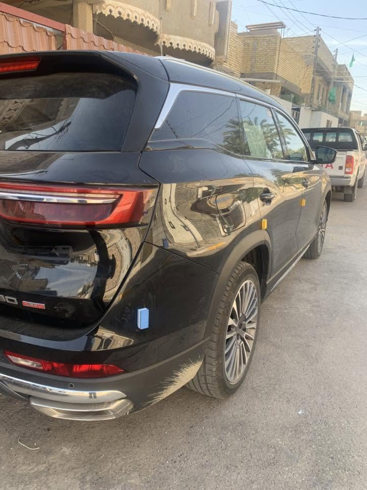 جيتور X90 Plus 2.0L Luxury

رقم بغداد مميز

الموديل:2024 (خليجي)
العداد:13000

المحرك: 4 أسطوانات 2.0L تيربو 254 حصان حقن مباشر
عزم الدوران (نيوتن-م): 390
‏‎ناقل الحركة: اوتوماتيكي دبل كلاتش من 7 سرعات
استهلاك الوقود: 8.1 لتر لكل 100 كم

داخل الضمان 

السعر: 190 وبيها مجال 
السياره مكفوله كفاله عامه ما عدا شخط باب السايق 

المواصفات:

 *إطارات قياس 20 إنچ
 *فتحة سقف بانوراما 1.1م
 *الصندوق كهربائي بخاصية استشعار القدم والبصمة
 *مثبت سرعة مع رادار تفاعلي
*نظام القيادة شبه الذاتية
 *نظام الكبح التلقائي في حالة الطوارئ
 *نظام تحذير الاصطدام الامامي والخلفي
 *كاميرات محيطية 540 درجة
 *حساسات أمامية وخلفية
 *نقطة عمياء
*نظام تحذير مغادرة المسار
 *نظام المساعدة للبقاء في المسار
 *شاشة عرض ترفيهية و شاشة عدادات رقمية قياس 24.6 إنچ
 *نظام صوتي متطور 8 سماعات من Sony
 *نظام أبل كاربلاي وأندرويد أوتو لاسلكي
 *شاحن هاتف لاسلكي سريع
 *مقصورة الركاب من الجلد الفاخر
 *مقعد السائق والراكب كهربائي
 *مقعد السائق مبرد
 *مقاعد السائق والراكب مدفأة
 *مقعد السائق مزود بذاكرة لحفظ 3 وضعيات الجلوس
 *إنارة ترحيبية مع إنارة محيطية
 *عتبات الأبواب مضيئة
*مصابيح أمامية و خلفية أوتوماتيكية LED مع مصابيح نهارية
 *التكييف التلقائي مع الضوء القريب والبعيد
 *المرايا الوسطية مع خاصية التعتيم
*زجاح مزدوج عزل للصوت
 *المرايا الجانبية قابلة للطي كهربائياً ومدفئة
 *ماسحات الزجاج الأمامي مع حساس للمطر
 *دخول ذكي (بصمة) 
 *خاصية إغلاق نوافذ وفتحة السقف عن بعد
 *نظام تنقية مع الهواء مع فلتر N95
 *مسند الذراع الوسطي مع ثلاجة
 *انماط قيادة متعددة
 *وسائد هوائية امامية و جانبية عدد 6
 *نظام الفرامل الأوتوماتيكي Autohold
 *نظام التحكم بنزول المنحدرات
 
للاستفسار والتواصل 
***********

السعر 190 وبيها مجال
