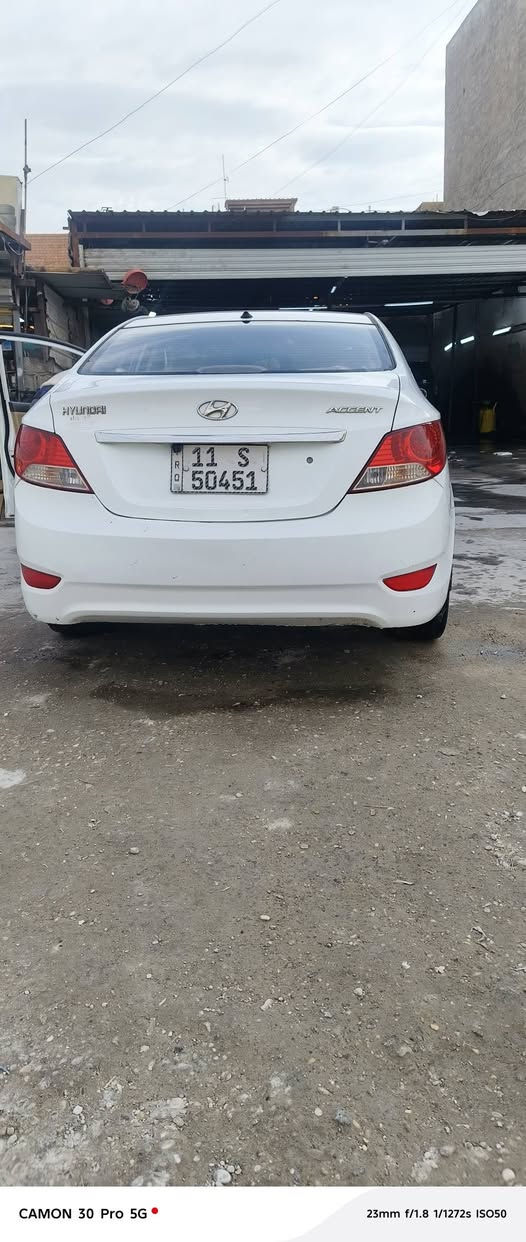 عليكم  اكسنت للبيع موديل 2012 بلو صبغ فقط ربع الهلال ودوسه فقط والباقي مكفوله ماشيه ميه وستين محرك برغي مامفتوح بي السعر 100 مكاني بغداد***********
