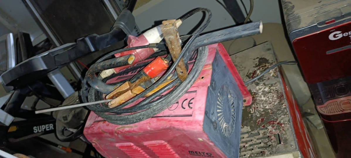 مەکینەی لەحیم بۆ فرۆشتن
لەحیمێکی زۆر جوان دەکات 
بەهەردو سیستەمی کارەبا کاردەکان
سینگڵ +سری فێس
تابڵێی بەهێزو نایابە کواڵێتی بەرزە 
***********
***********
تێ بینی ناو نیشام سۆران بەرزێوە
