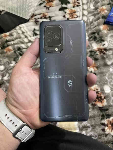 للبيع بلاك شارك 5pro رام ١٢ ذاكره ٢٥٦ جهاز شاشه ١٤٤ هرتز حقيقي و١٢٠ فريم بدون غراض فقط بي فطر بالضهر 
السعر 250 قفل 
***********
