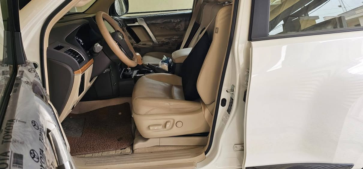 تويوتا برادو2022 فئة VX وكالة تويوتا العراق ساز SAS الصيانة الدورية داخل الشركة فقط ماشية 14 الف كيلومترر حقيقي
محرك V6 سعة 4000
مقاعد جلد مع تبريد وتدفئة

المواصفات
دفع رباعي دائم
كير اوتوماتيك 6 سرعات
 ثلاجة داخلية
فتحة سقف
جنطات المنيوم
لايتات LED امامية وخلفية
شاشة وسطية
ابل كار بلاي واندرويد اوتو
تحكم كامل من الستيرن
تبريد مركزي ثلاث مناطق
تدفئة تبريد المقاعد الامامية
مقاعد كهرباء
كاميرا خلفية
حساسات خلفية
مثبت سرعة
نظام مانع الانزلاق
مساعد صعود ونزول
وسائد هوائية كاملة
نظام ثبات
العنوان بغداد السيدية
للاستفسار على الاتصال على
رقم صاحب السيارة
***********
