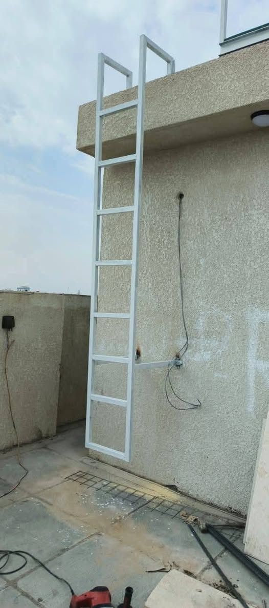 حداد جوال اعمال الحدادة والسندويج بنل قمريات محجرات واعمال التصاليح ايظآ توجد ستوته نعمل ع جميع مناطق الحله مركز ***********
