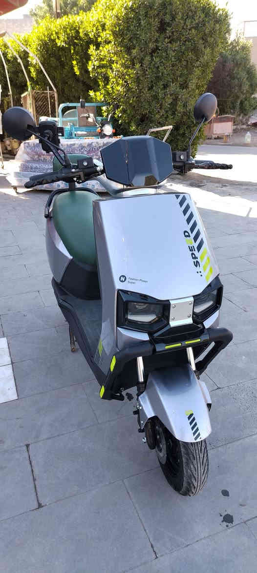 السلام عليكم دراجه شحن نظيفة جدا للبيع استخدام قليل البطاريات ٦ جديدة الحجم الكبير الكويل ٢٠٠٠ السرعه الحقيقة ٧٥ كم تمشيك ٤٥ بالشحنة الواحدة بيهة استاند موبايل  مكاني بغداد الكرادةللاستفسار الاتصال على الرقم *********** موجود واتساب
