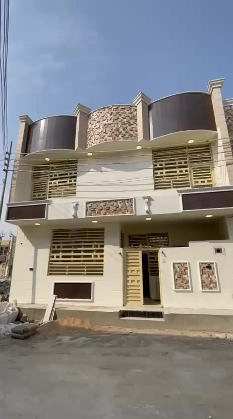 بيت 100 متر للبيع بناء طابوك فوول
سند 25 إقرار محكمه طابو زراعي 
يحتوي على 
*طارمه وصحيات جارجيه
*مطبخ واستقبال ومنور داخلي وصحيات وغرفه نوم مع صاله 
* طابق ثاني 3 غرف نوم أيضا صحيات 
البيت يحتوي على 4غرف نوم بناء درجه اولى 

الموقع قرب اسواق برتقاله قريب مستشفى الكفيل أيضا قريب الحولي السعر مناسب بالنسبه للمنطقه الي بيه البيت 

*********** واتساب 
***********
