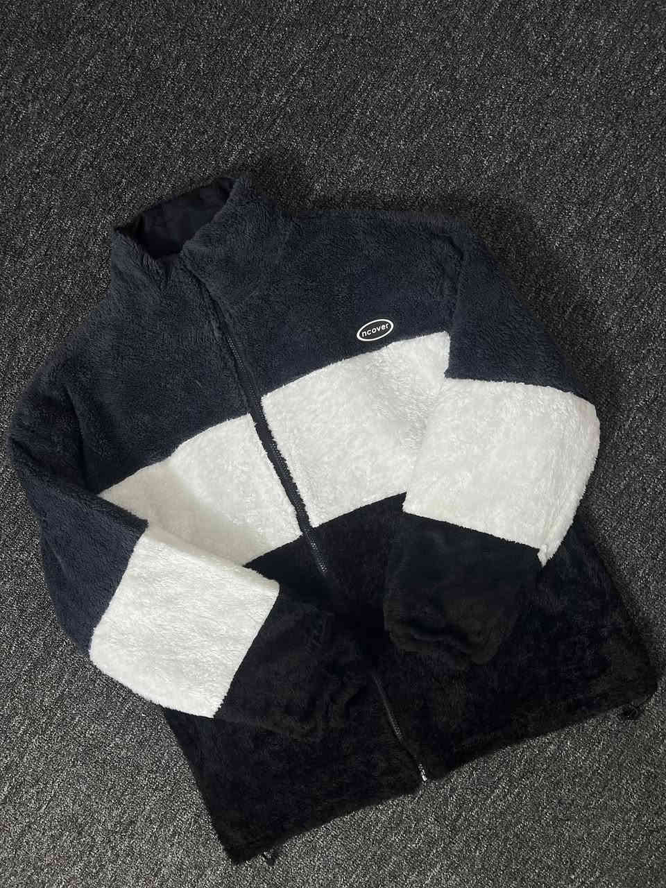 مرحبا شباب متوفرات القماصل 
والسويترات وبسعر مناسب خابروني 
وتدللون ***********
